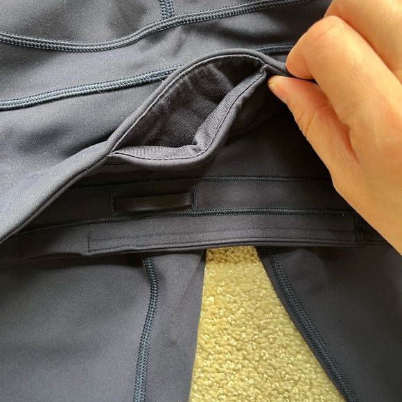 Lululemon leggings - navy color, size 4 - Picture 4 of 6
